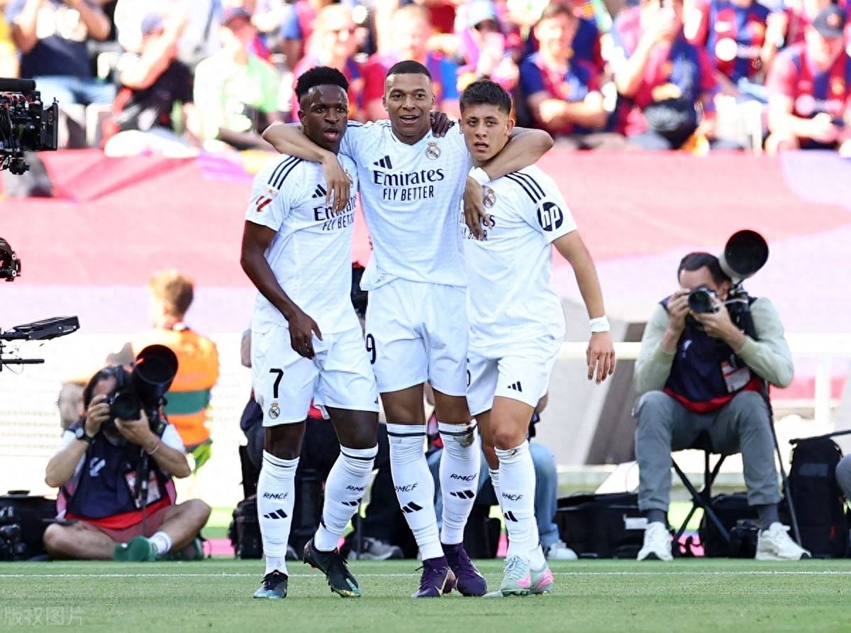 奖杯和雕像 奖杯和雕像