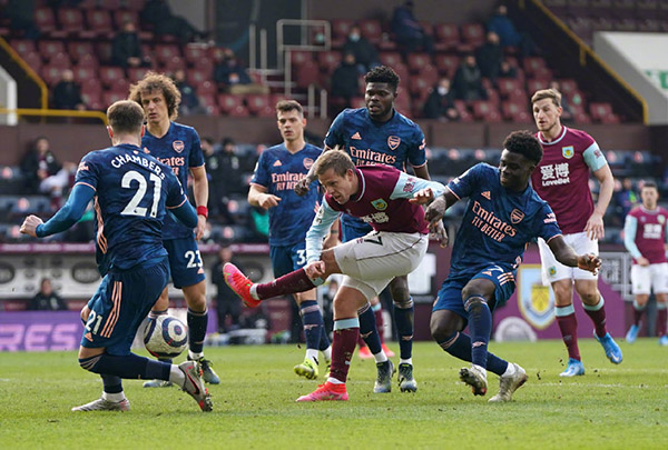 向球迷展示 向球迷展示